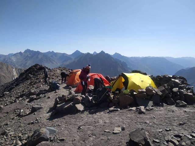 /images/montanismo/volca-san-jose/campamento-las-lajas-volcan.jpg